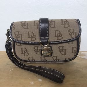 Dooney & Bourke wristlet